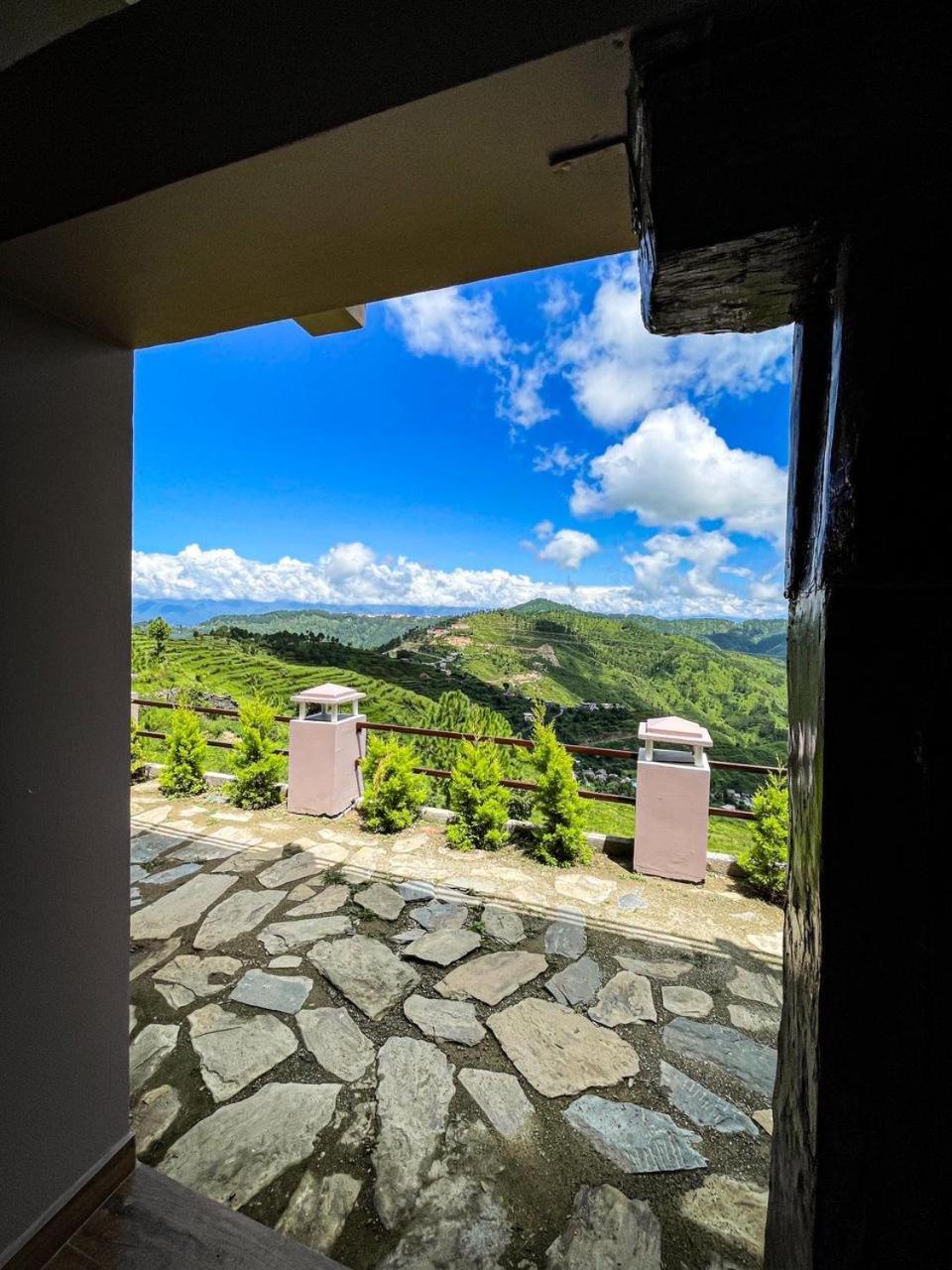 Bsr Farms Resort Pauri Kültér fotó