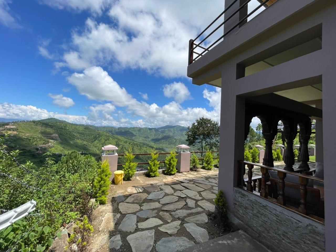 Bsr Farms Resort Pauri Kültér fotó